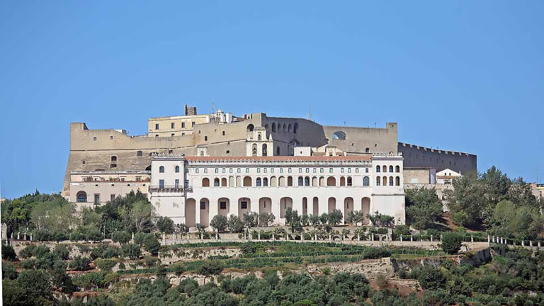 Spettacolo Trianon con Passeggiata a Napoli